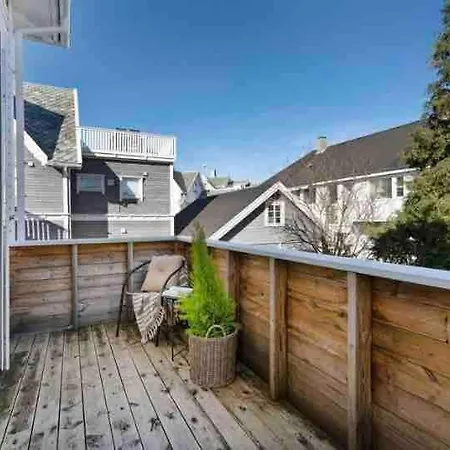 Daire Private With Balcony In